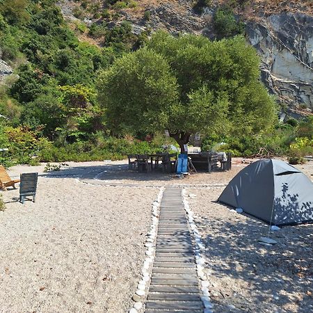 Lost Paradise Eco Camping Himarë Exterior foto